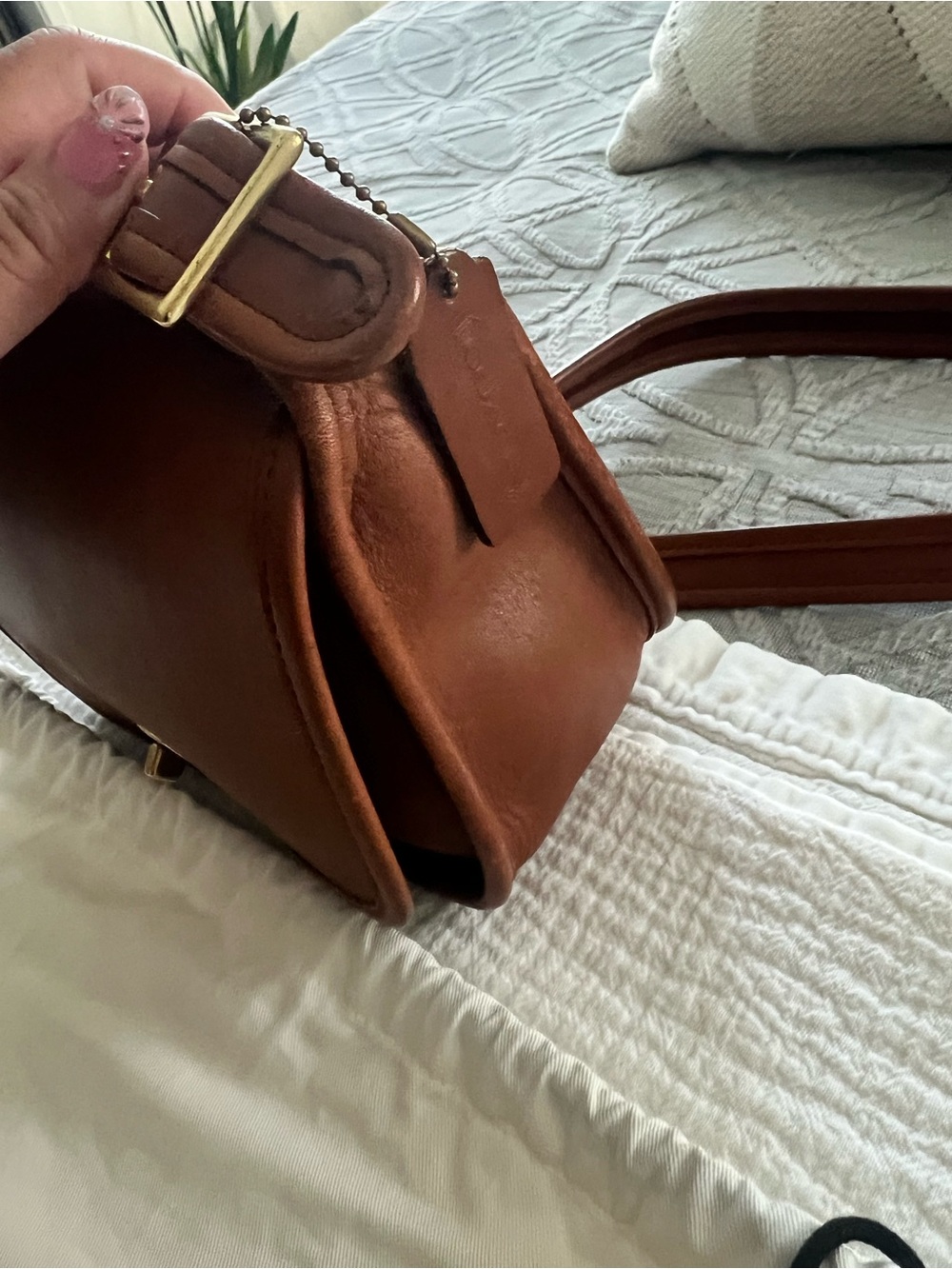 Vintage Coach  Chestnut Brown Leather Saddle Crossbody with Gold Turnlock - Picture 3 of 7